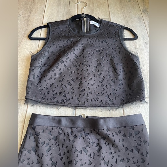 Elizabeth & James set. Laser cut out. Crop top & pencil skirt. - Picture 2 of 7